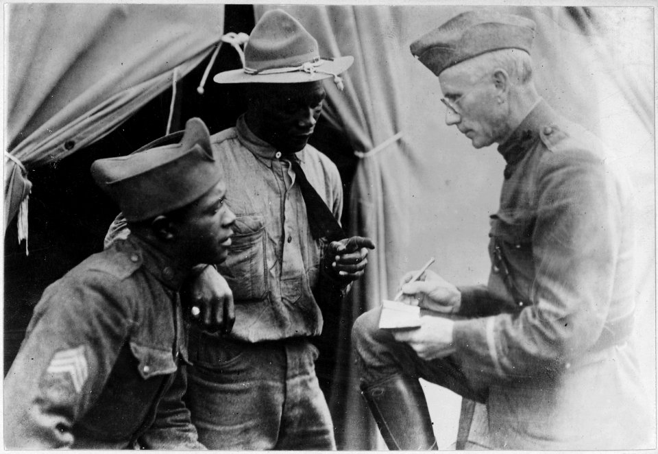 The American Red Cross Home Service gives comfort and reassurance to American soldiers who are anxio . . . - NARA - 533489