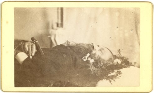 The corpse of a rich Russian man laid out for burial LCCN99615671