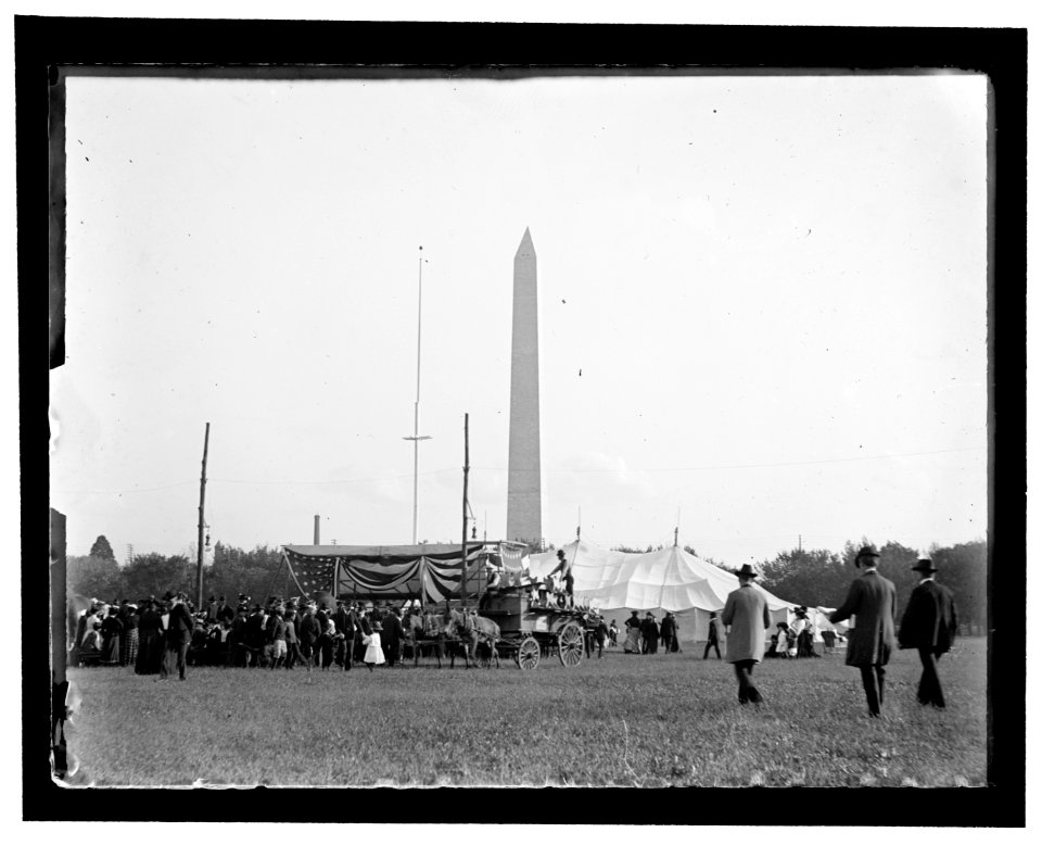The crowds assembling for the dedicatory exercises for the opening of Camp Roosevelt. Secty. Hays delivered the oration LCCN2008680922