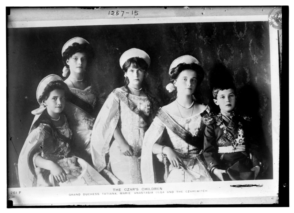 The Czar's children- Grand Duchess Tatiana, Marie, Anastasia, Olga, and Czarevitch LCCN2014686523