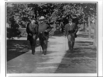 The Death of President McKinley. President Roosevelt conferring with Senator Hanna, on the way to the Milburn house LCCN89708595