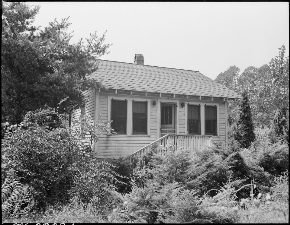 The doctor's office is about two miles from the coal camp. Kentucky Straight Creek Coal Company, Belva Mine... - NARA - 541247
