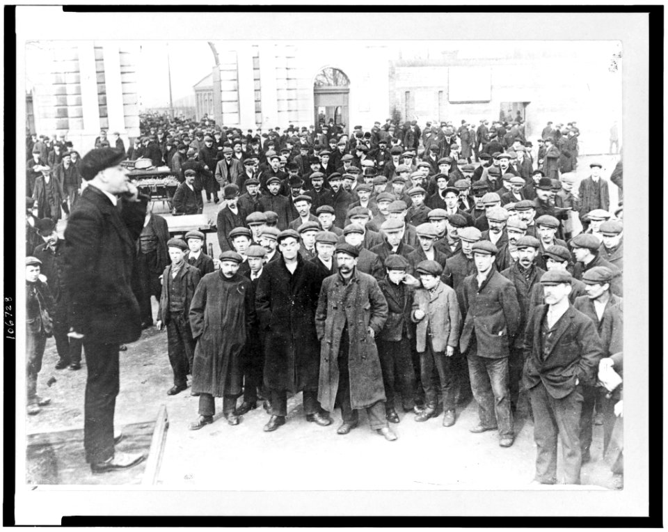 The English elections-an open air reciting at the Portsmouth docks LCCN93500251