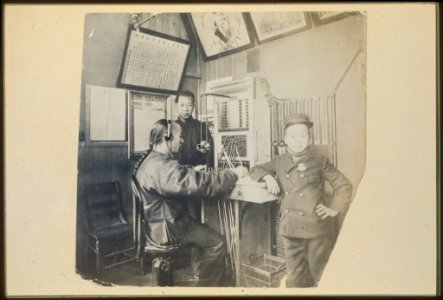 The First Chinese telephone operator in Chinatown, San Francisco LCCN92504608