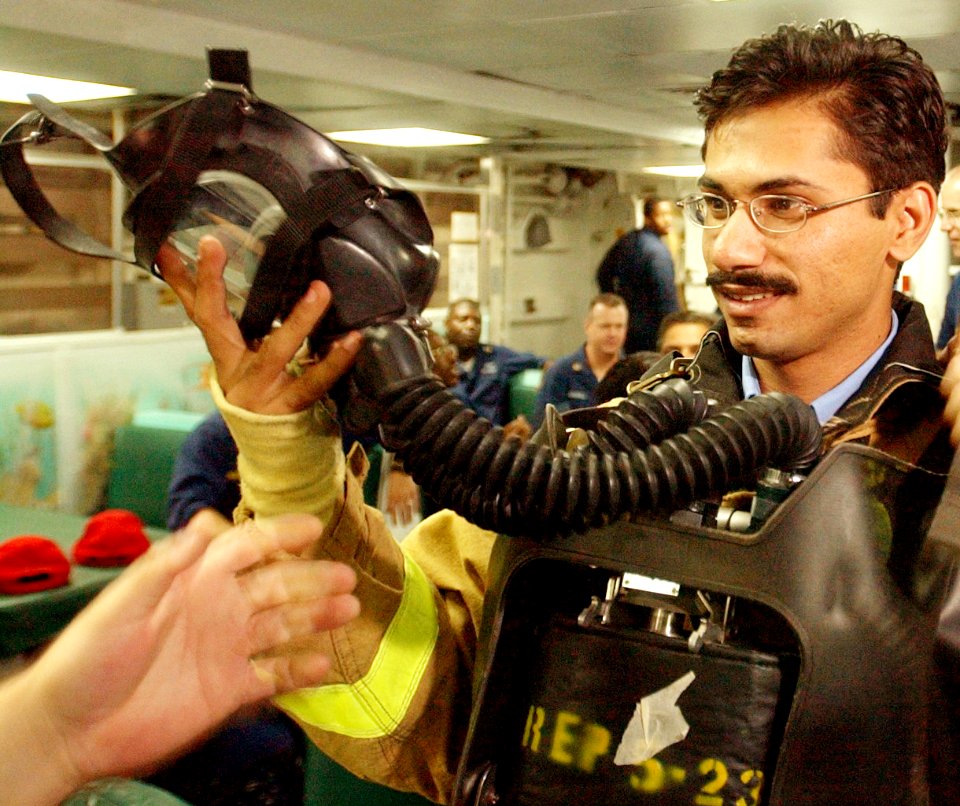 The firefighting gear of Pakistani Lieutenant from the Pakistani ship Tippu Sultan (DDG 185) (cropped)