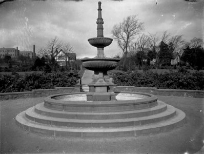 The Fountain, Bellevue Park, Newport (4641397) photo