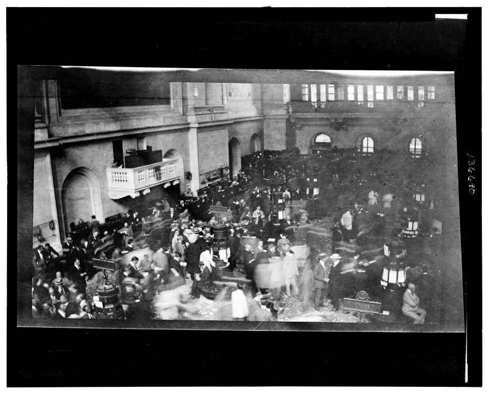The floor of the New York Stock Exchange, secretly shot with a camera hidden in the photographer's sleeve LCCN2006685058