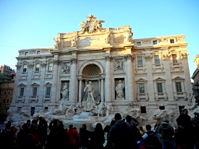 The fountain of Trevi (1732-1762) in Rome - Architect Nicola Salvi; Statues Ocean by Pietro Bracci (1762); Abundance (left) and Healthiness (right) by Filippo Valle (23222239464)