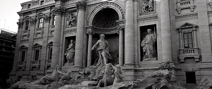 The fountain of Trevi (1732-1762) in Rome - Architect Nicola Salvi; Statues Ocean by Pietro Bracci (1762); Abundance (left) and Healthiness (right) by Filippo Valle (32212443425)