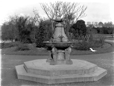 The Fountain, Victoria Park, Cardiff (4786045) photo