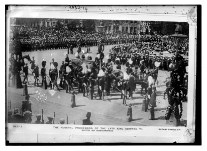 The funeral procession of the Late King Edward VII. Coffin on gun-carriage. LCCN2014688204 photo