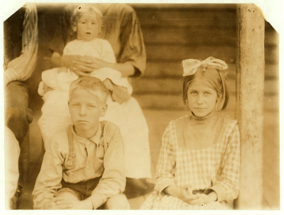 The girl is Arlie Searcy, beginning work in the Arlington Mill, Spartenberg (sic), S.C. Been working at Clifton Mills. Got her papers there. Mother said she is 12 years old but it is LOC nclc.02594