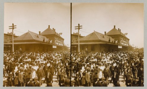 The great crowds who greeted Pres. Roosevelt in Taylor, Texas LCCN2013649471 photo