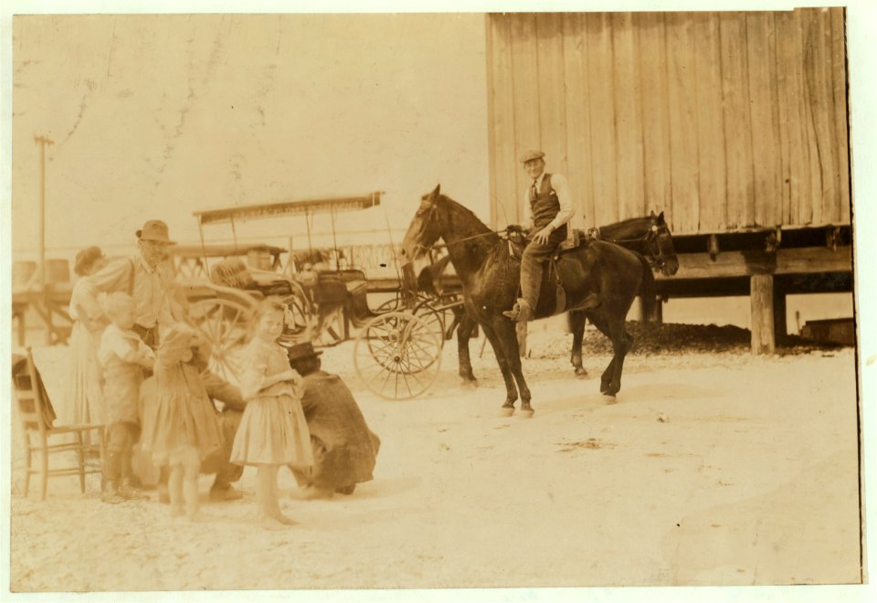 These little ones, and many others, work in the Peerless Oyster Co. LOC nclc.00895