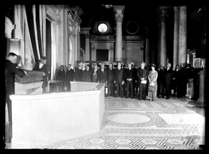 The Great Shrine built in the halls of the Library of Congress LCCN2016887115