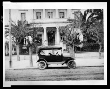 The home of an exiled prince. Now the headquarters of the American Red Cross in Athens, Greece It was turned over to the Americans by the Greek government after Prince Ypsilanti, LCCN2010650520 photo