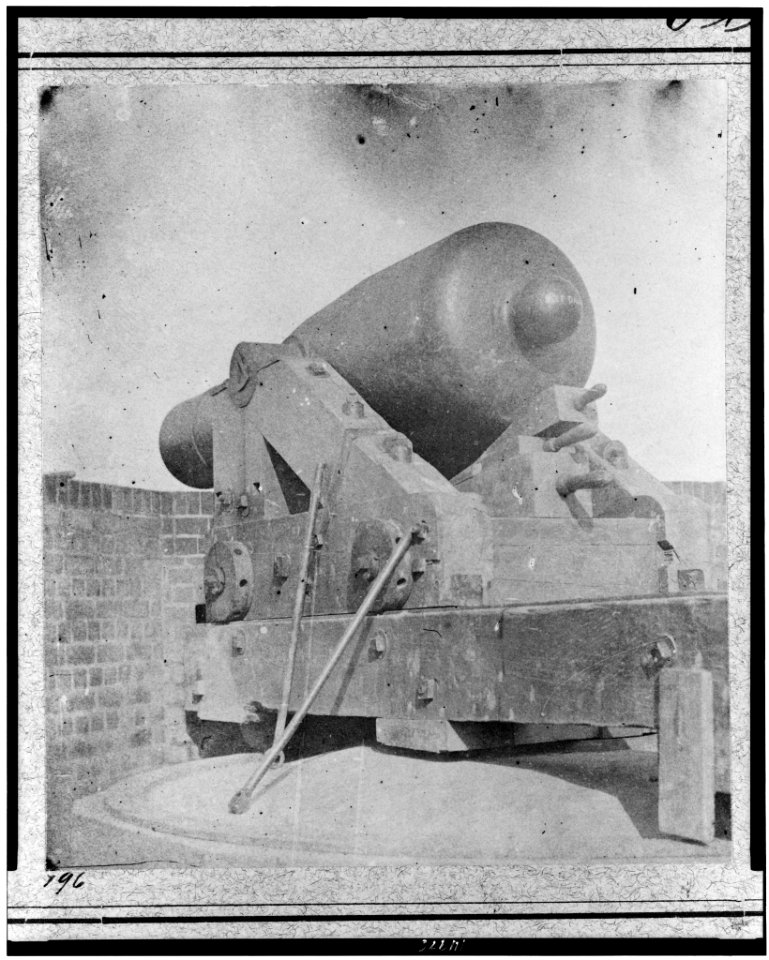 The gun Jeff Davis, identified as a Rodman smooth bore gun in Port Royal, South Carolina LCCN94511524