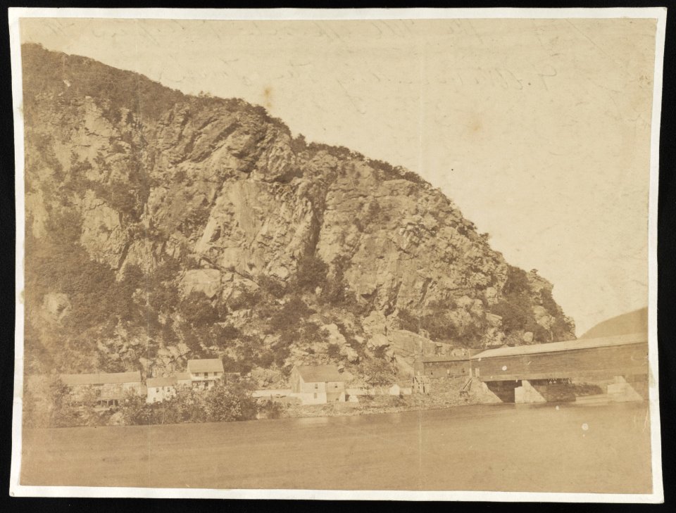The hill opposite Harper's Ferry and commanding the town LCCN2014646046