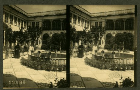 The inner court of a Damascus home. Palestine LCCN2004672918