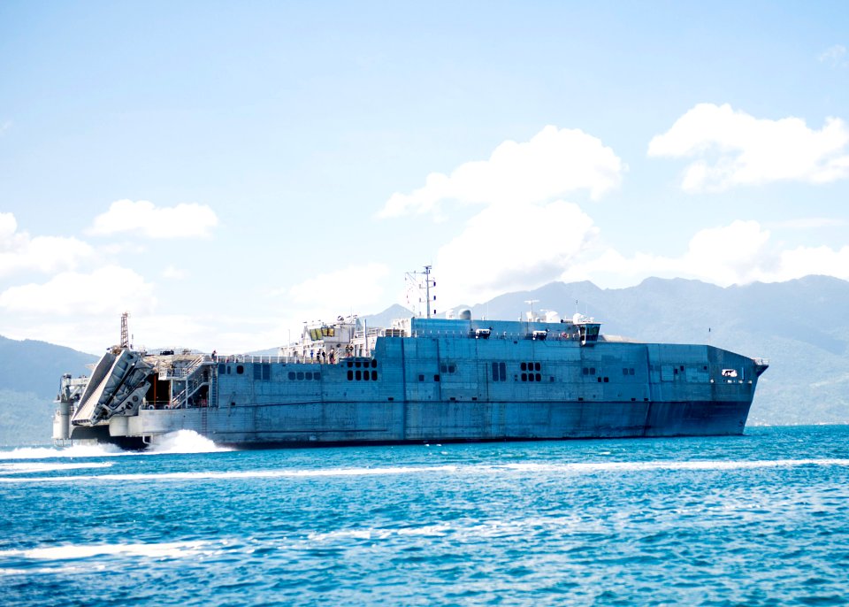 The joint high speed vessel USNS Spearhead (JHSV 1) departs from Puerto Castilla, Honduras, Sept 140902-N-XQ474-006