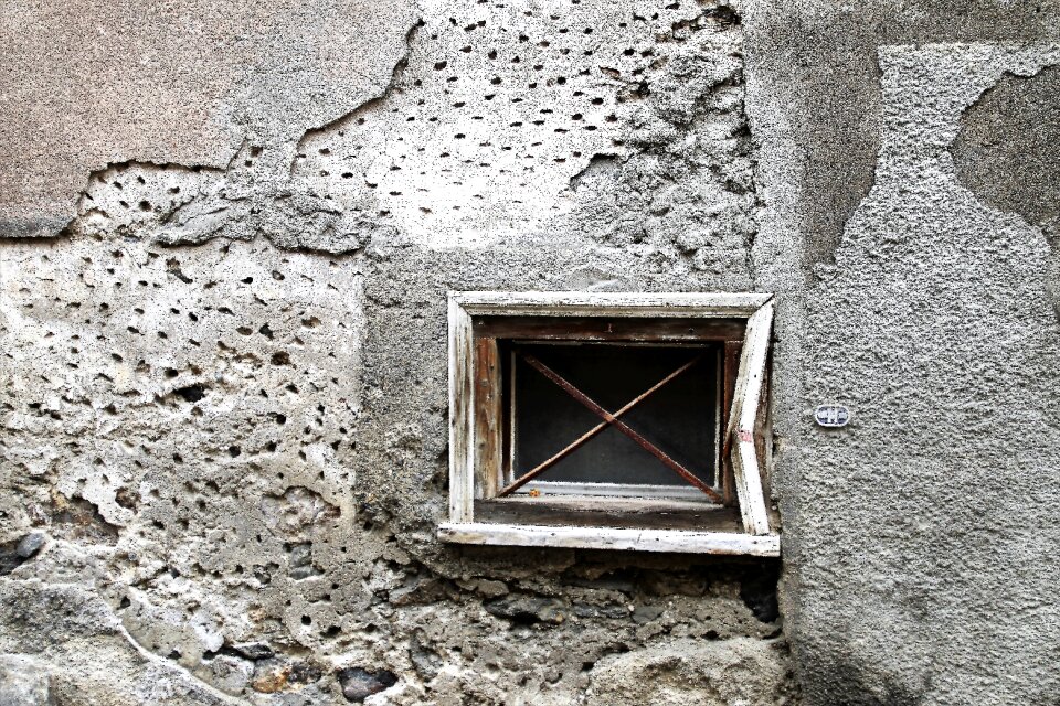 Lake dusia old window