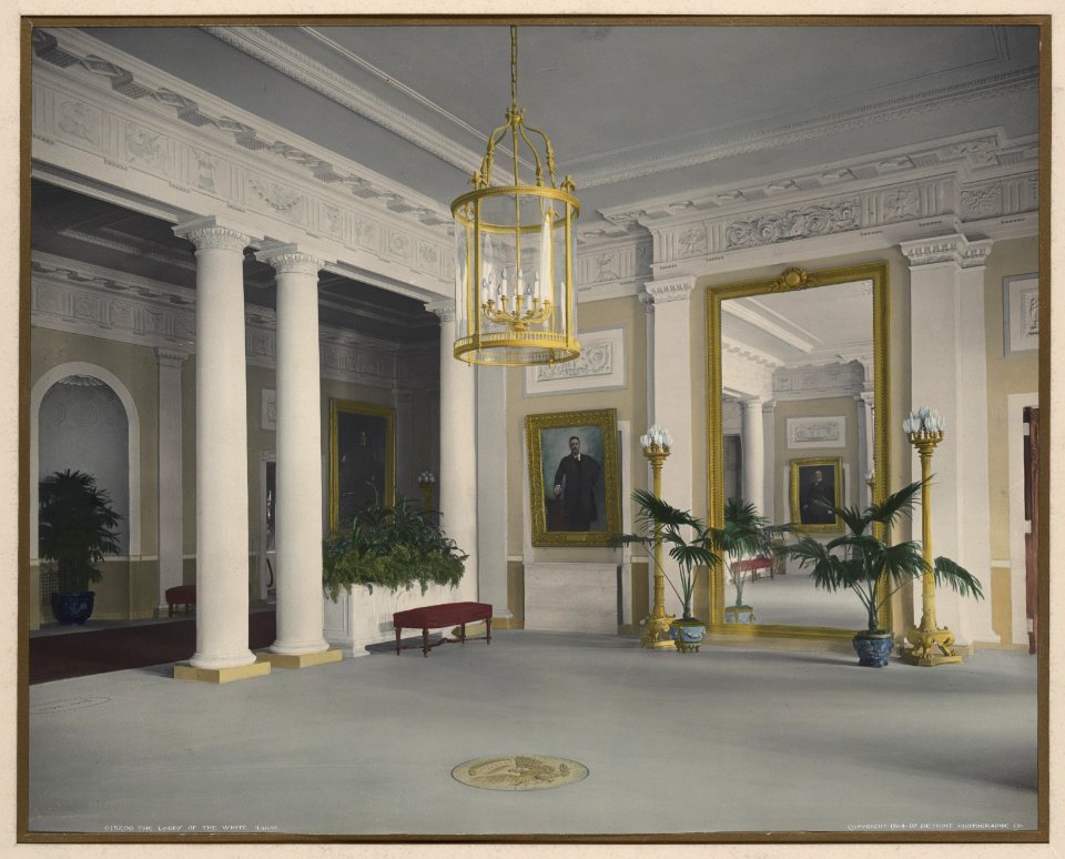 The lobby of the White House LCCN2006680303