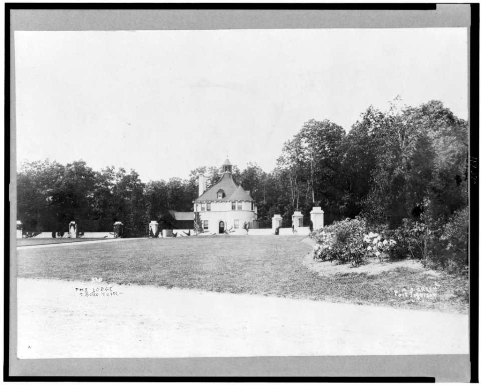 The lodge, Belle Terre, Port Jefferson, Long Island) - Greene, Port Jefferson, L.I LCCN96522596