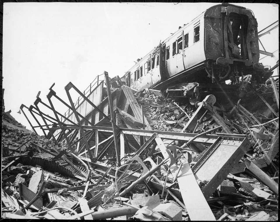 The London Necropolis Railway Station, privately owned station in Westminster Bridge Road, after London's biggest... - NARA - 541896