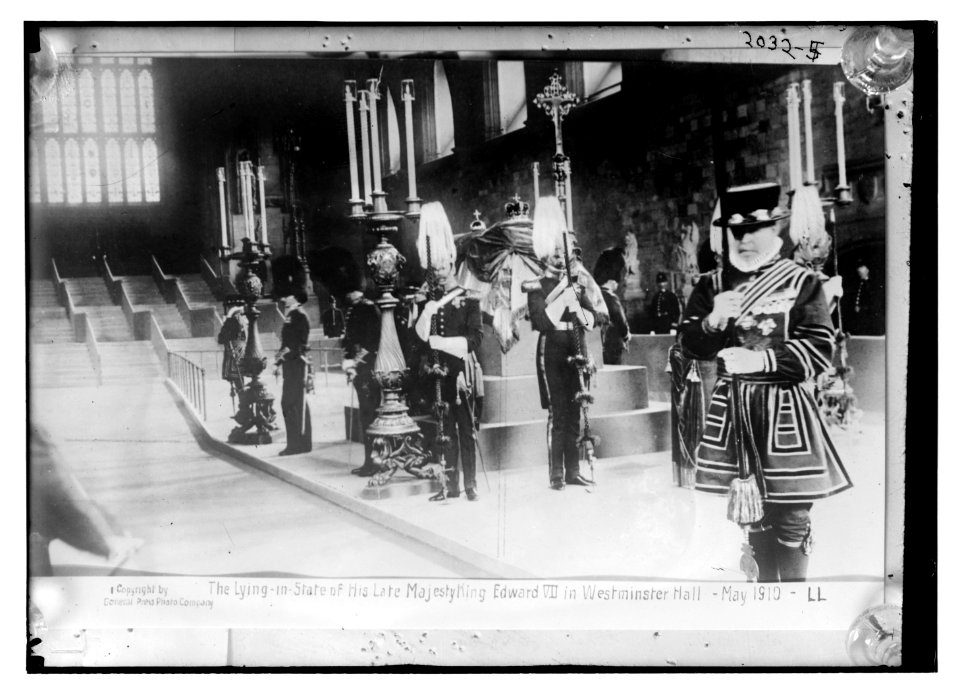 The Lying-in-State of His Late Majesty Edward VII in Westminster Hall LCCN2014688197