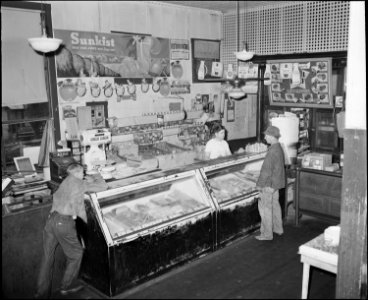 The meat and vegetable and fruit department in the company store. Raven Red Ash Coal Company, No. 2 Mine, Raven... - NARA - 541072