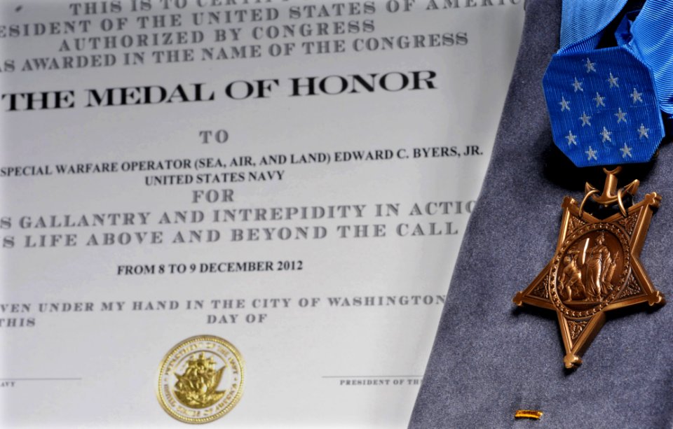 The Medal of Honor will be awarded to Senior Chief Special Warfare Operator (SEAL) Edward C. Byers Jr. (24980798530)