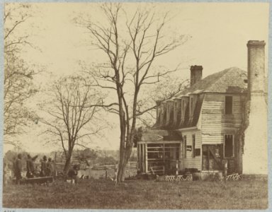 The Moore House, near Yorktown, Va., showing effect of fire from Confederate batteries LCCN2014646173