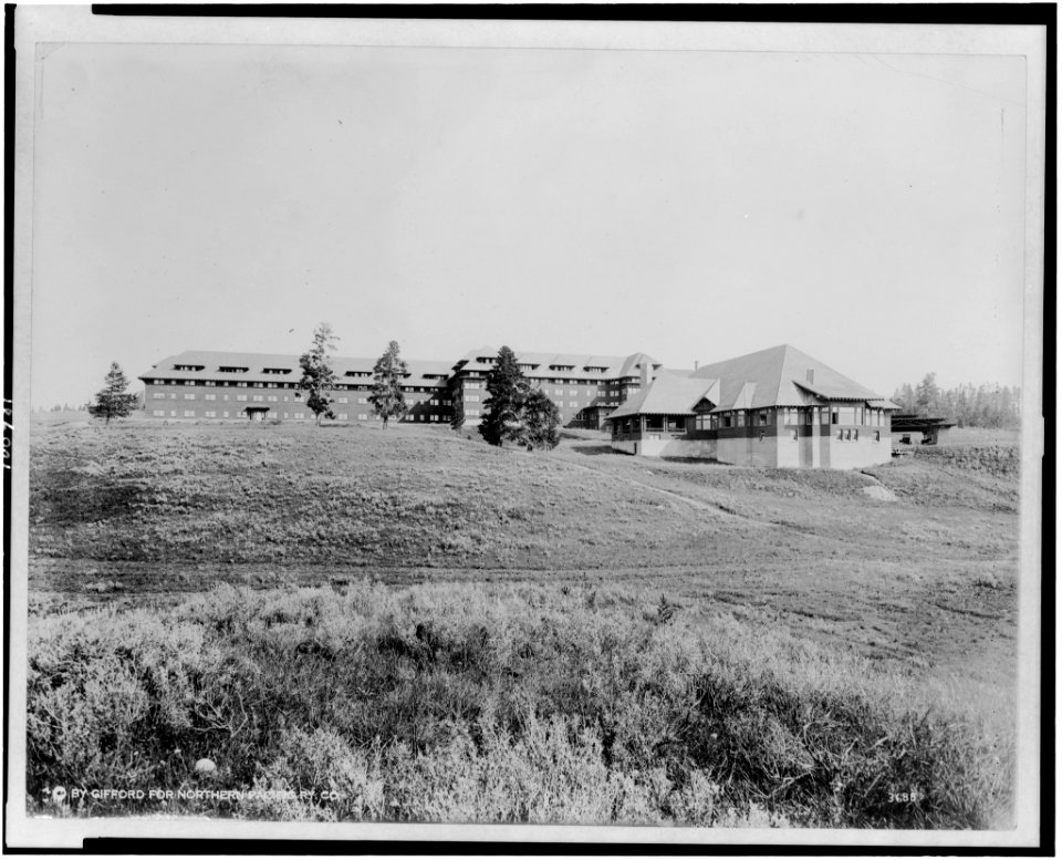 The New Grand Canyon Hotel, Yellowstone National Park, reached by the Northern Pacific Railway via Gardiner Gateway LCCN90715865