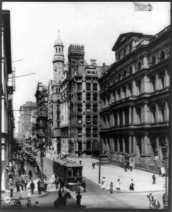 The old Phila. Record newspaper office. Chestnut St. west from 9th St., (also showing) Post Office Bldg., Phila., Pa. LCCN2005694580