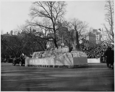 The New York float in President Truman's inaugural parade - NARA - 200052