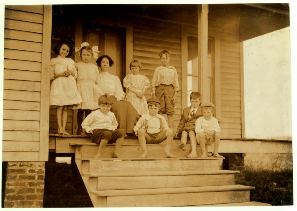 The only school near the Cotton Mills, Winona, Miss. A private school taught by Miss. McIntosh, who for several years off and on has conducted it, charging each pupil only one dollar a LOC nclc.02118