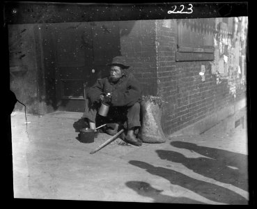 The paper gatherer, Chinatown, San Francisco LOC agc.7a09010