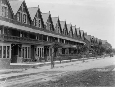 The Parade, Barry (4641194)