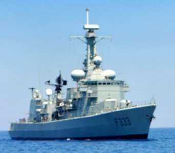 The Portuguese navy frigate NRP Bartolomeu Dias (F-333) (cropped) 02