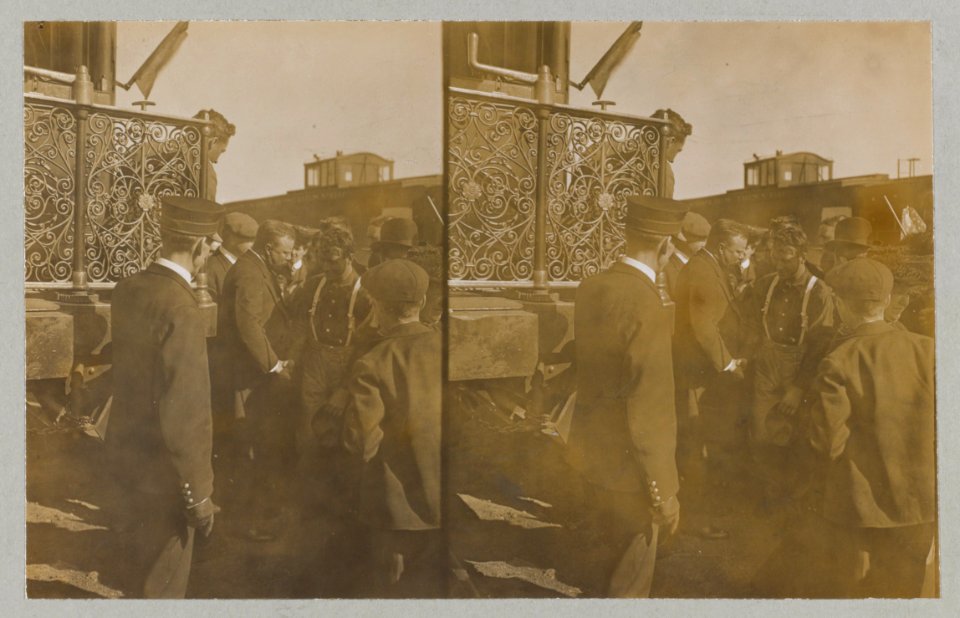 The President and the working man-Pres. Roosevelt greeting a train man at Texline, Texas LCCN91712441