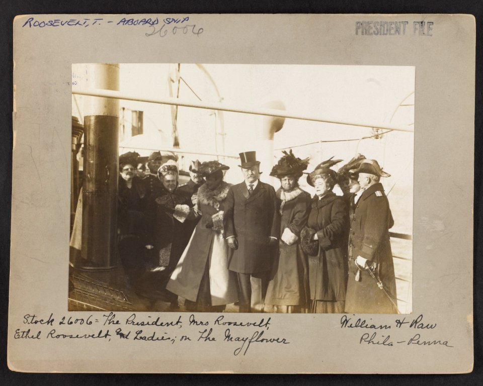 The President, Mrs. Roosevelt, Ethel Roosevelt, and ladies, on the Mayflower - William H. Rau, Phila-Penna. LCCN2013651288