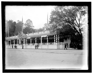 The presidential reviewing stand, erected on the site of the stand on which Prest. Lincoln stood in May '65 when reviewing the Grand Armies of the U.S. Prest. Roosevelt could not appear LCCN2008680921