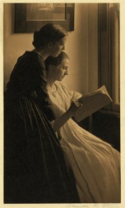 The readers (Letitia Felix and Ada Follett), Newark, Ohio - Clarence H. White. LCCN2003653996