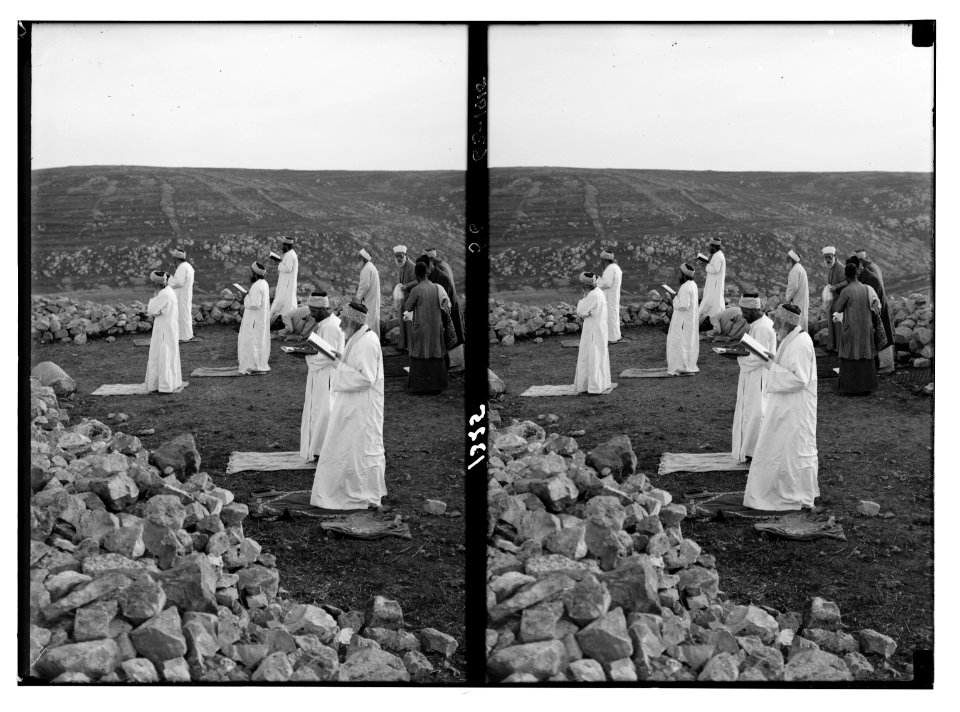 The Samaritan Passover on Mt. Gerizim. Praying standing. LOC matpc.01846