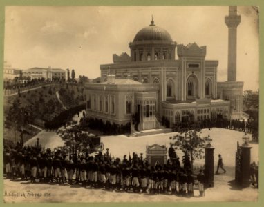 The Selamlik (Sultan's procession to the mosque) at the Hamidiye Camii (mosque) on Friday) - Abdullah Frères LCCN2003677085