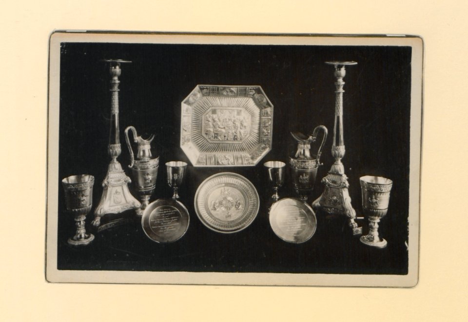 The silver plate used at the Communion Service in the Cathedral Church of the Holy Trinity of Quebec (HS85-10-13409) original