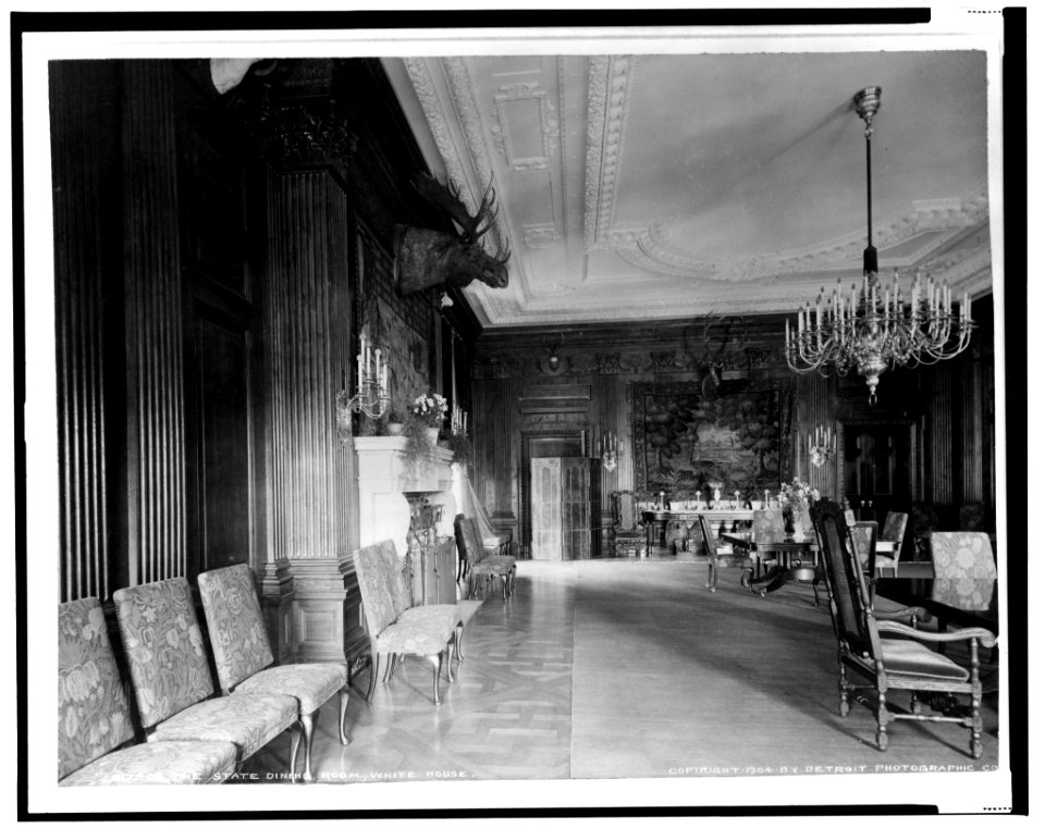 The state dining room, White House, (Washington, D.C.) LCCN2002695288