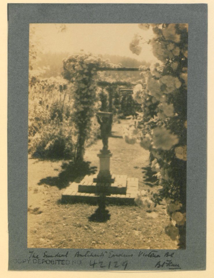 The Sundial, Butcharts Gardens, Victoria, British Columbia (HS85-10-42129) original