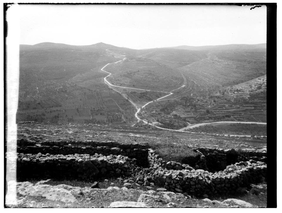 The surrender of Jerusalem to the British, December 9th, 1917. Deir Yasin trenches and approach to Jerusalem LOC matpc.05994