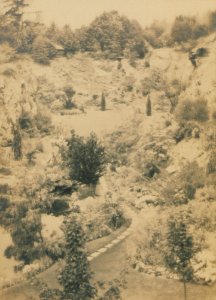 The sunken garden (looking east), Butchart's Gardens, Victoria, British Columbia (HS85-10-42133)